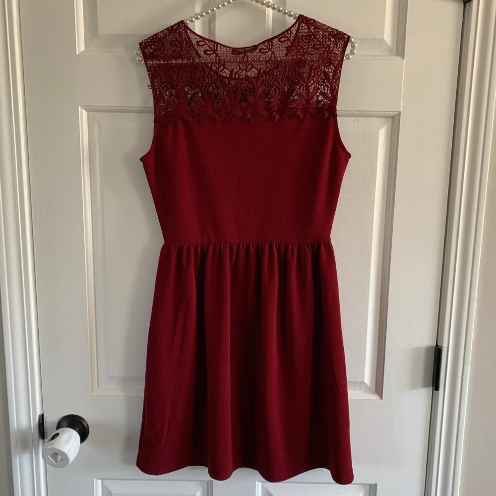 NEW Soprano Maroon Lace Detail Sleeveless Dress Juniors Size M - Picture 4 of 5